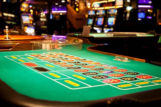pedangwin slot mobile app interface showing slot games and live casino options